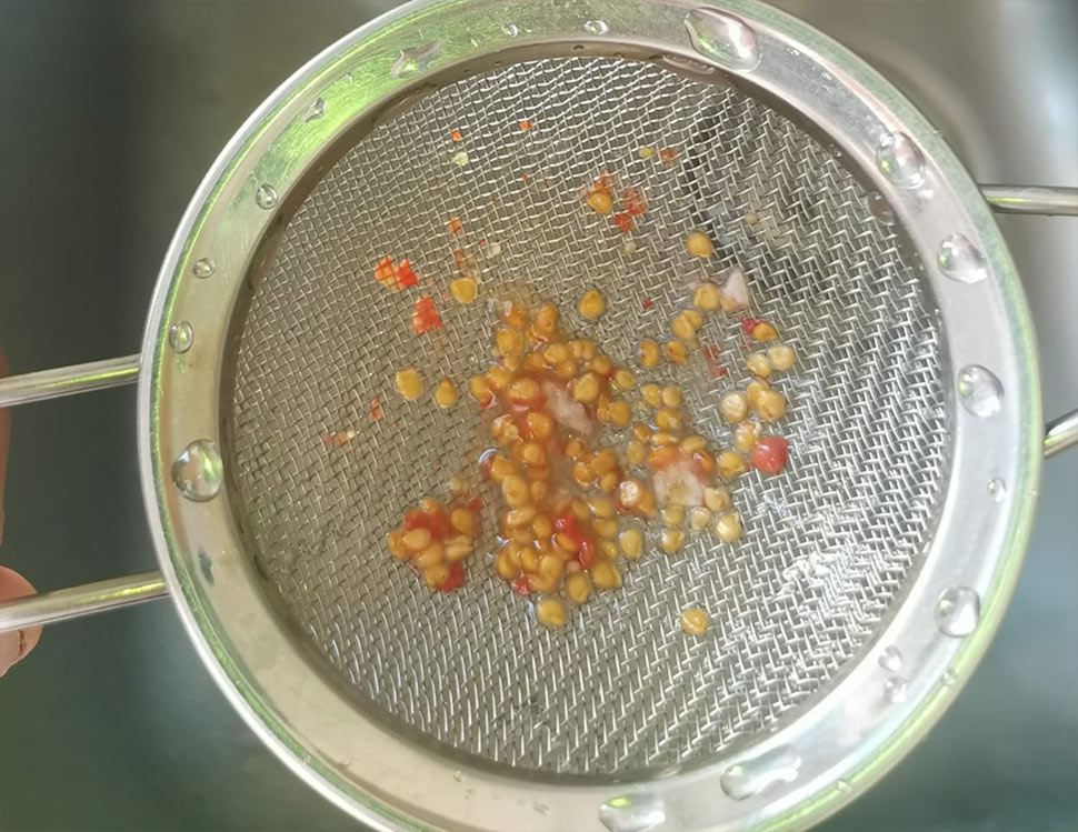 semi di pomodoro semi recuperati con il colino
